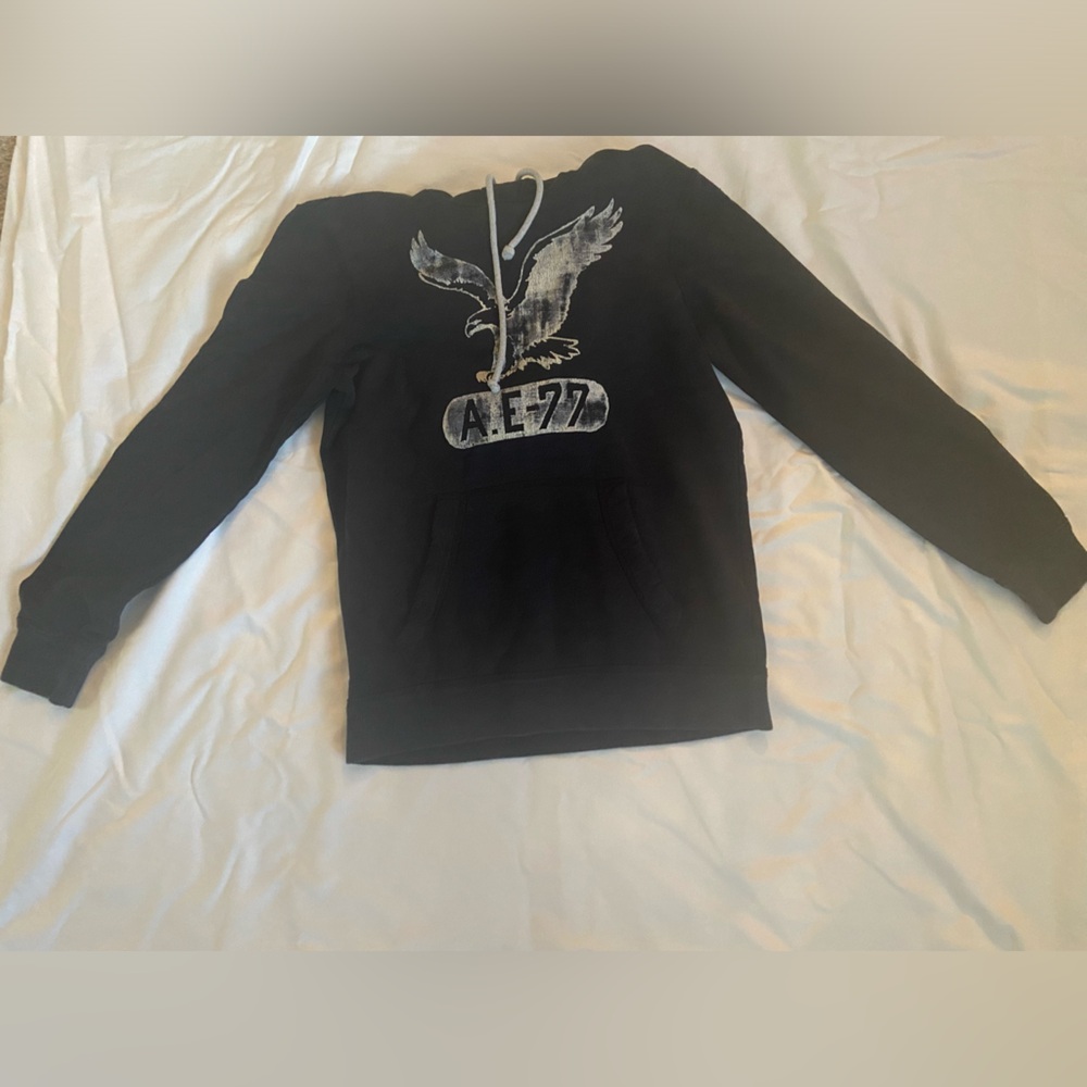 Navy Blue distressed American Eagle men’s sweatshirt
